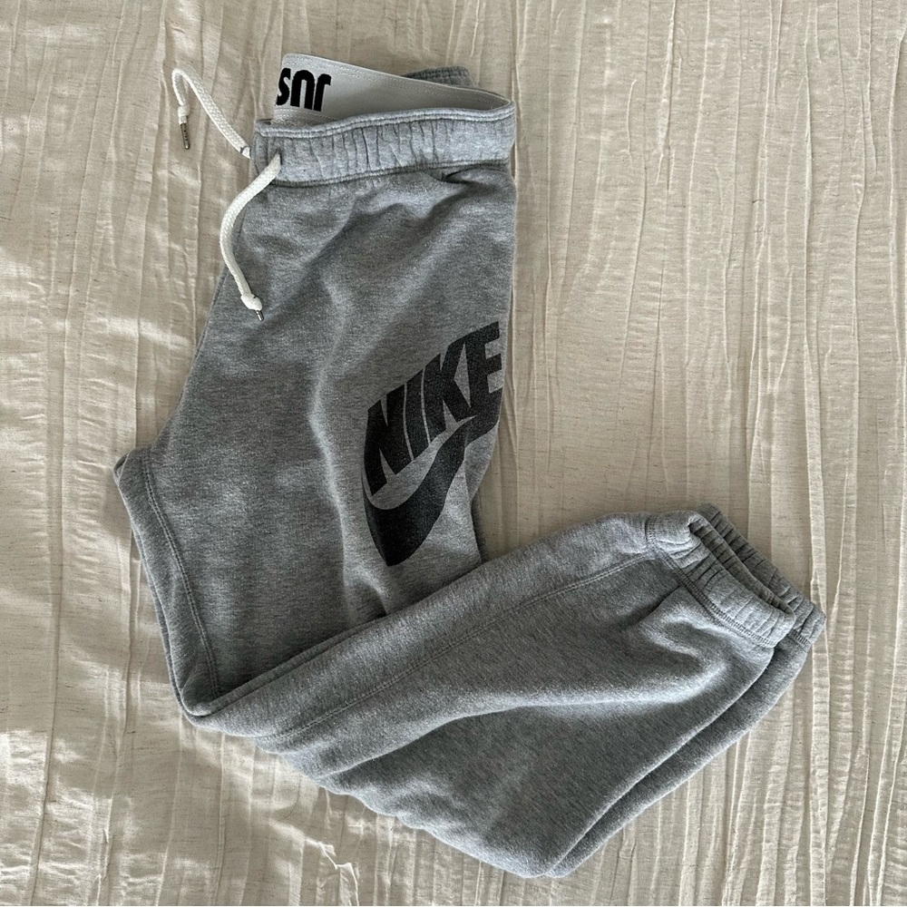 Gray Nike jogger sweatpants size S